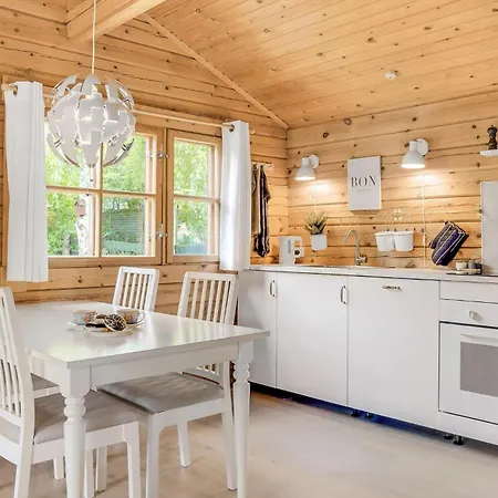 Dom wakacyjny Lovely In With Kitchen Grevinge