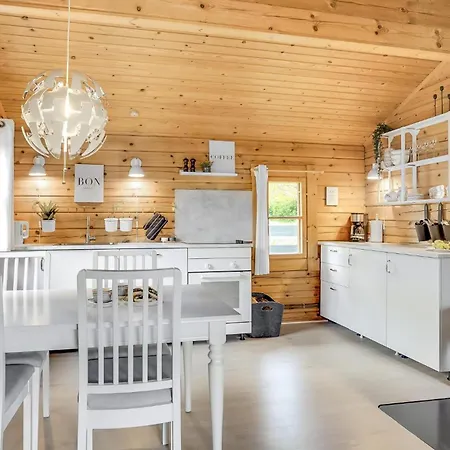 Dom wakacyjny Lovely In With Kitchen