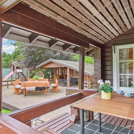 Dom wakacyjny Lovely In With Kitchen