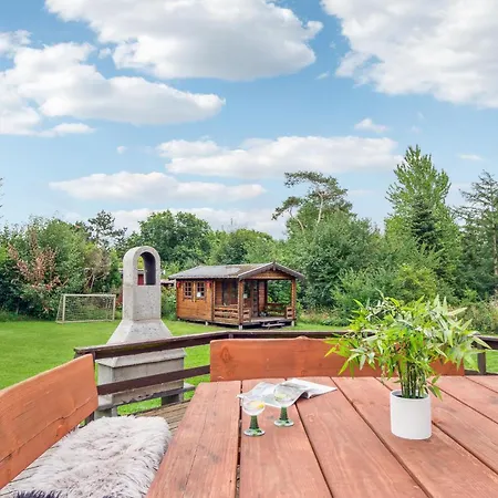 Dom wakacyjny Lovely In With Kitchen *