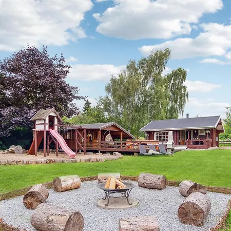 Dom wakacyjny Lovely In With Kitchen